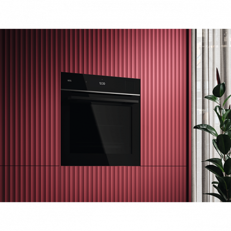 AEG Horno multifunción vapor  TP9SB831AB. Negro. Clase A++